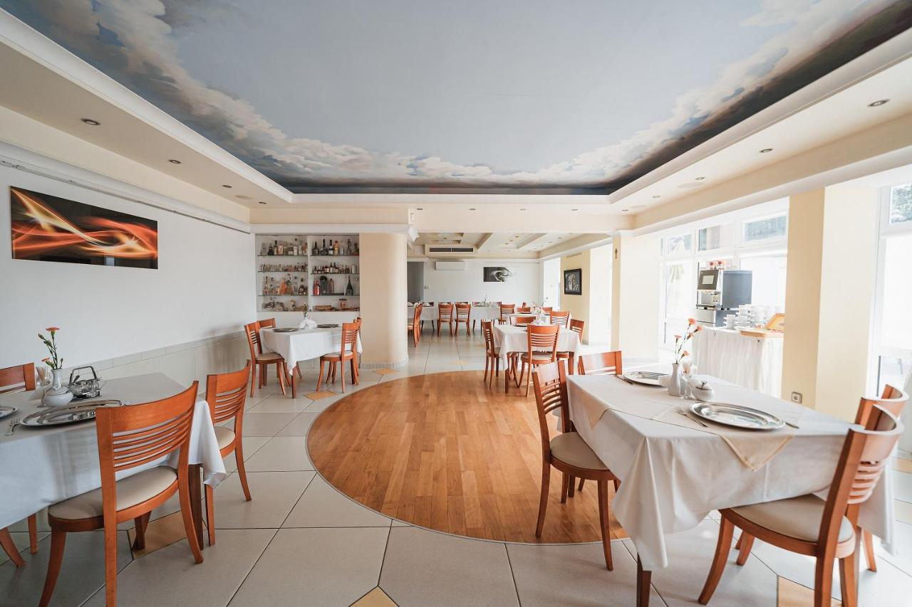 Elita Hotel & Restauracja Ивонич-Здруй Экстерьер фото