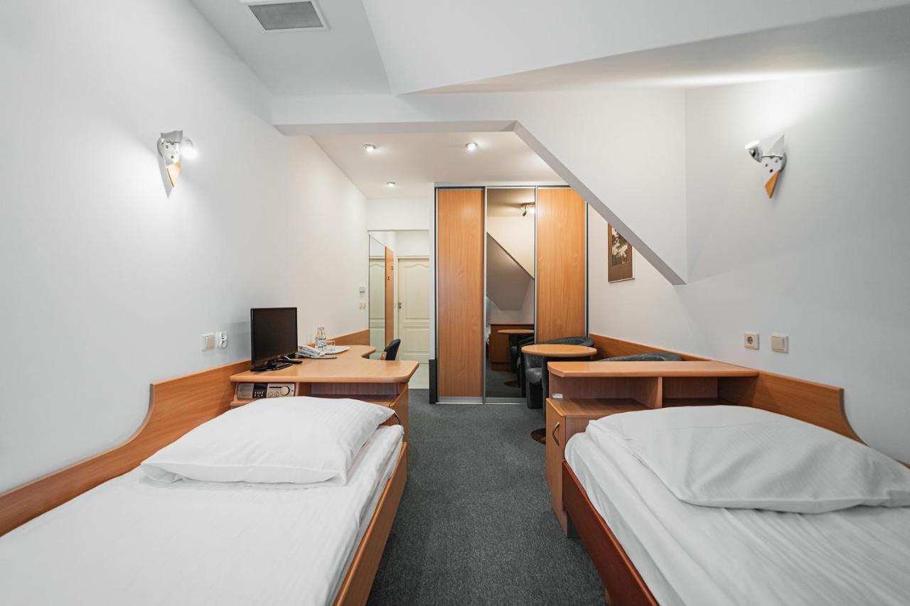 Elita Hotel & Restauracja Ивонич-Здруй Экстерьер фото