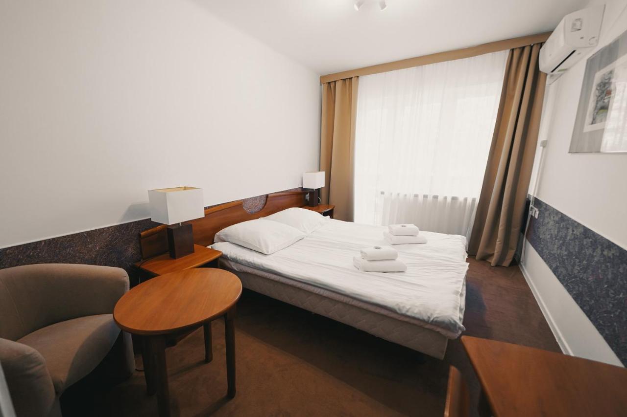 Elita Hotel & Restauracja Ивонич-Здруй Экстерьер фото