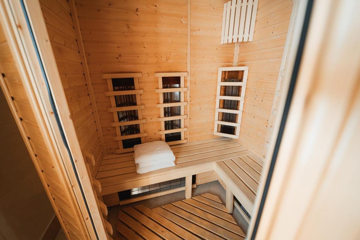 Elita Hotel & Restauracja Ивонич-Здруй Экстерьер фото