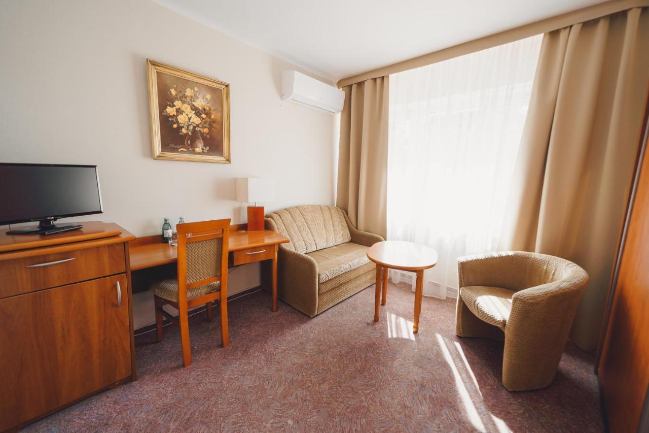 Elita Hotel & Restauracja Ивонич-Здруй Экстерьер фото