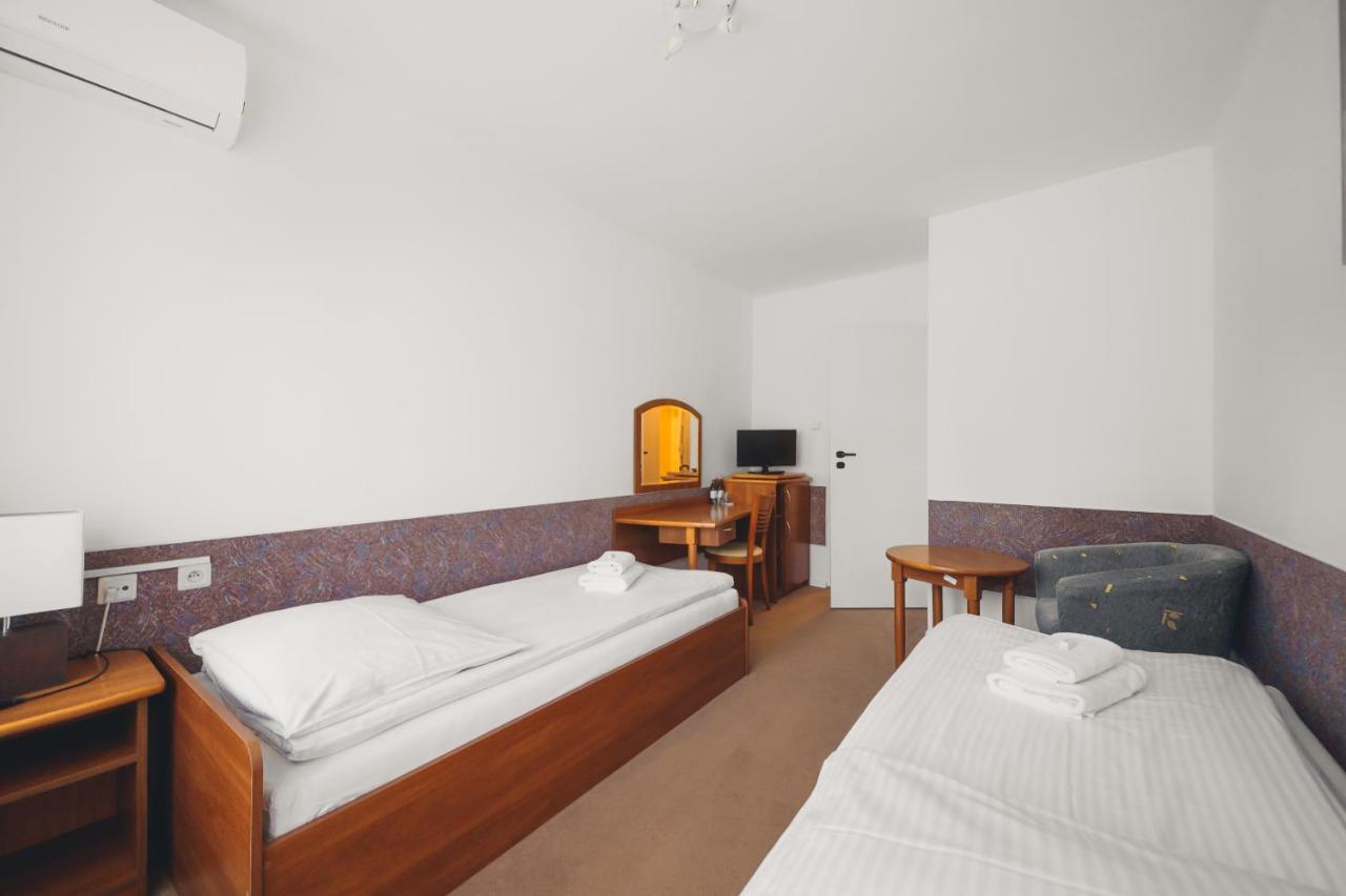 Elita Hotel & Restauracja Ивонич-Здруй Экстерьер фото