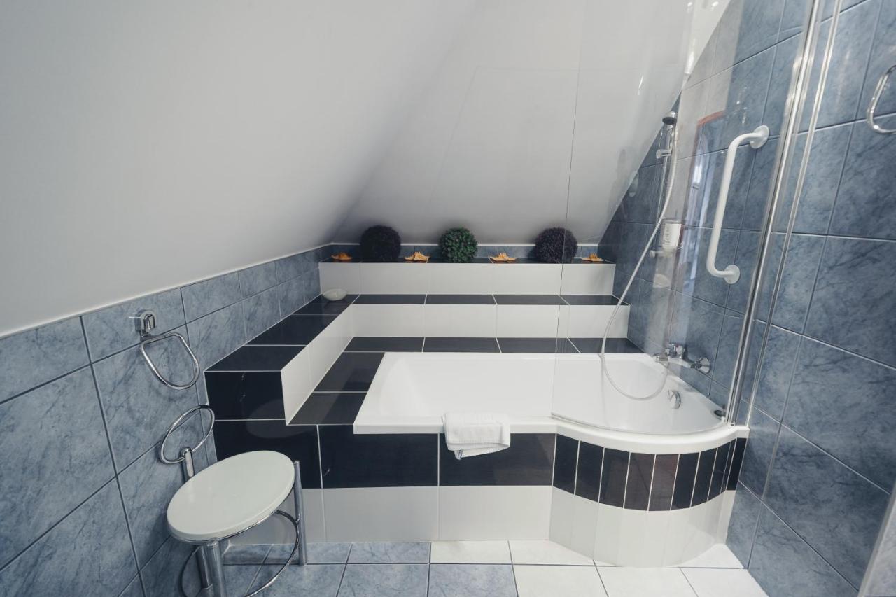 Elita Hotel & Restauracja Ивонич-Здруй Экстерьер фото