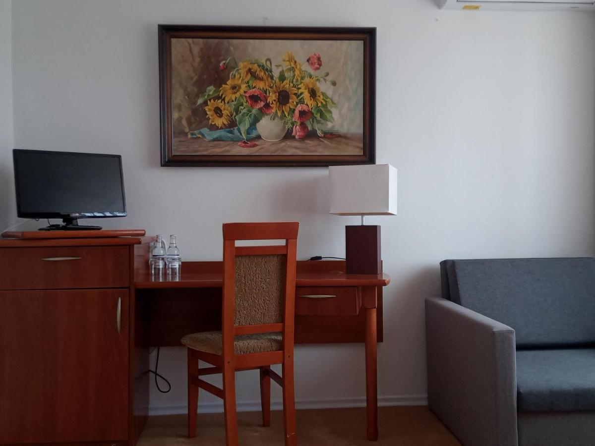 Elita Hotel & Restauracja Ивонич-Здруй Экстерьер фото