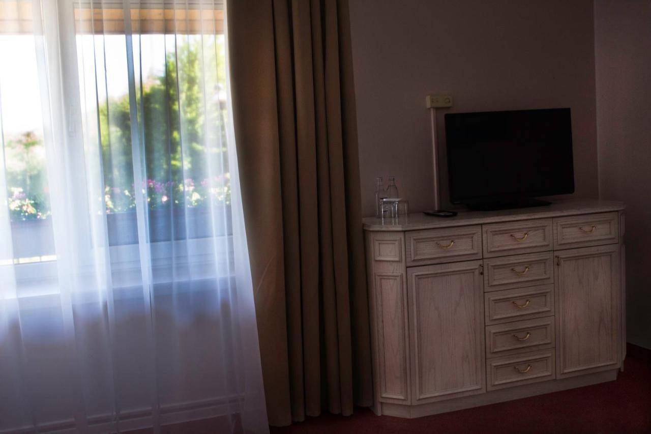Elita Hotel & Restauracja Ивонич-Здруй Экстерьер фото