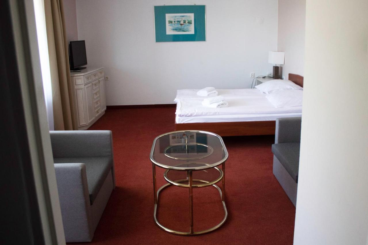 Elita Hotel & Restauracja Ивонич-Здруй Экстерьер фото