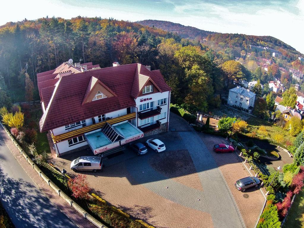 Elita Hotel & Restauracja Ивонич-Здруй Экстерьер фото